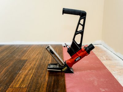 Local Hardwood Floor Installers Find A Top Rated On A Room Having Hardwood Flooring Installed