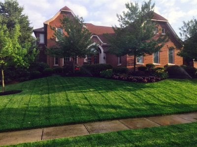 Top 10 Best Atlanta Ga Lawn Care Services Angie S List Brick Home With Lush Green Lawn Being Watered