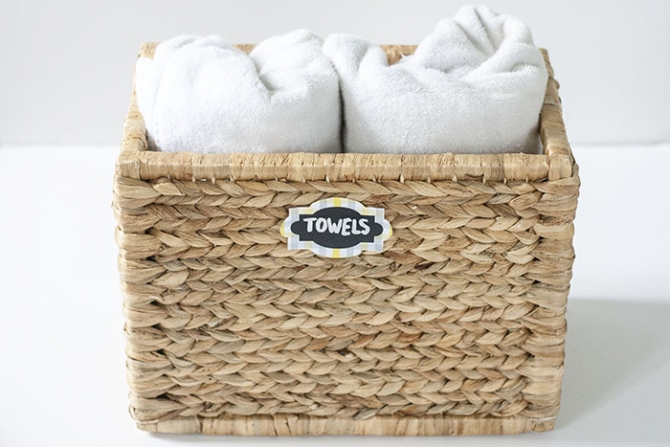 towel linen organization