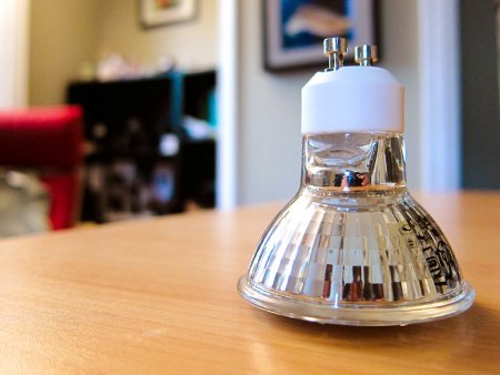 Halogen light bulb