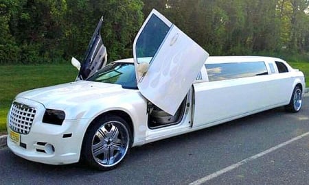 white stretch limo