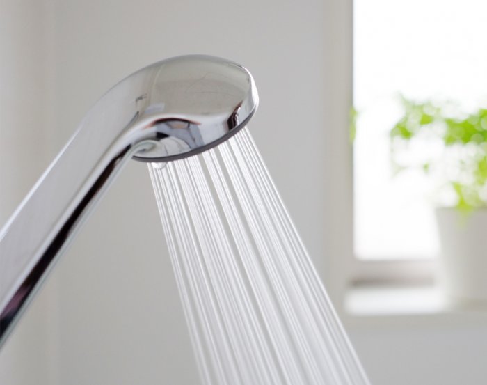 Smooth stream of water coming out of showerhead