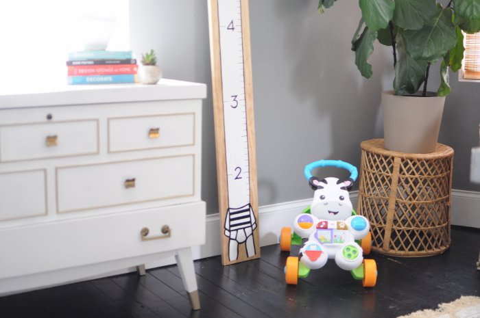 DIY kids' height chart in kids' room