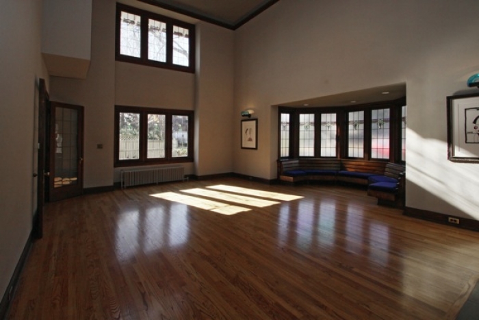 Renowned architect Evans Woollen demolished the second-story bedroom that belonged to Kurt Vonnegut's parents to create this extra tall great room. (Photo courtesy of Matt McLaughlin, F.C. Tucker Company)