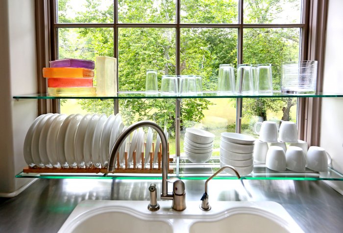 kitchen dishes above sink (Photo by Frank Espich)