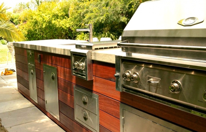 outdoor kitchen