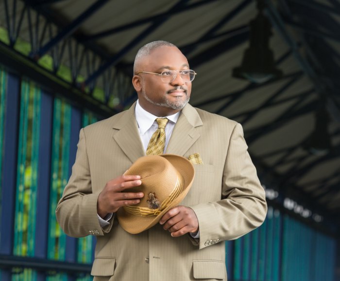 portrait photography of man in suit