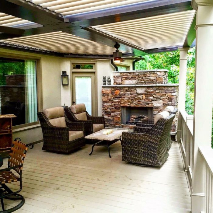 Smart pergola with movable louvers