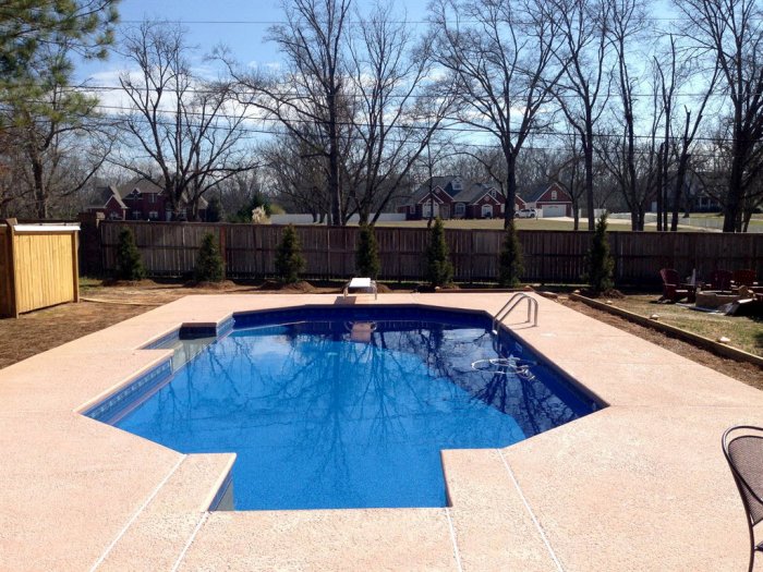 Small vinyl liner pool