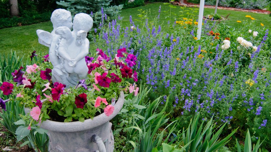 How Mulch Perennials And Annuals Can Enhance Your Landscape How Mulch Perennials And Annuals Can Enhance Your Landscape