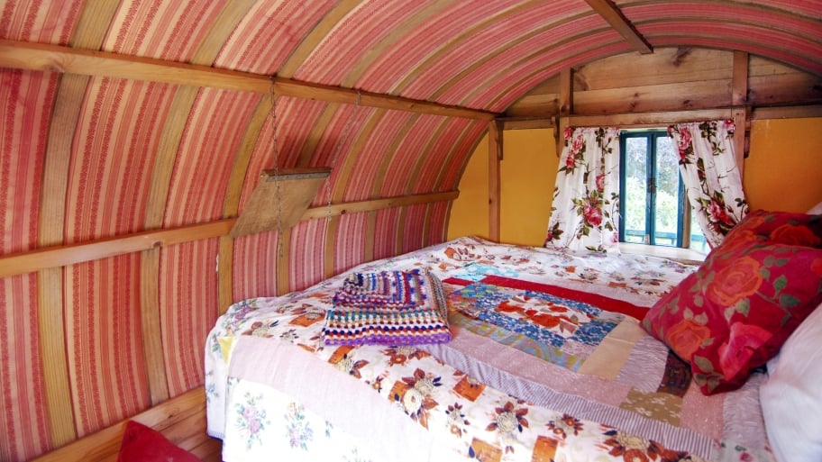 Bohemian decor in a bedroom