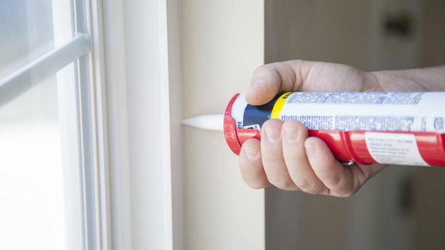 Caulk gun