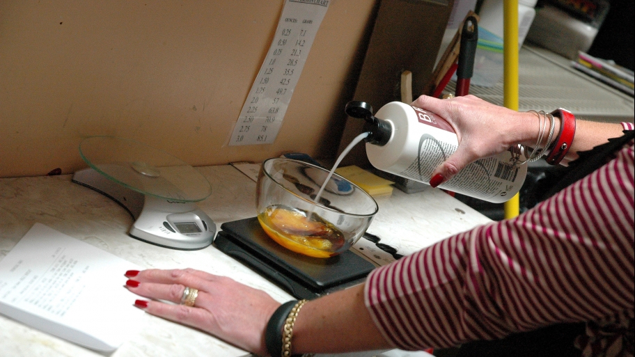 stylist pouring hair color into a dish