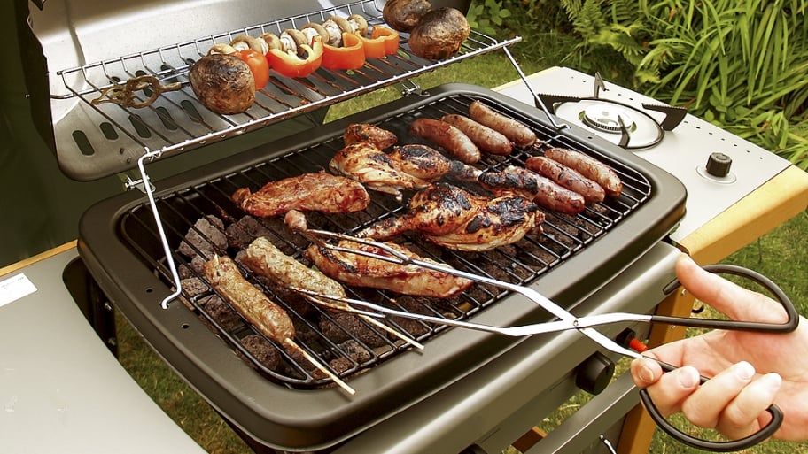 Charcoal Or Gas Grill What S The Best Way To Barbecue Angie List Charcoal Or Gas Grill What S The Best Way To Barbecue
