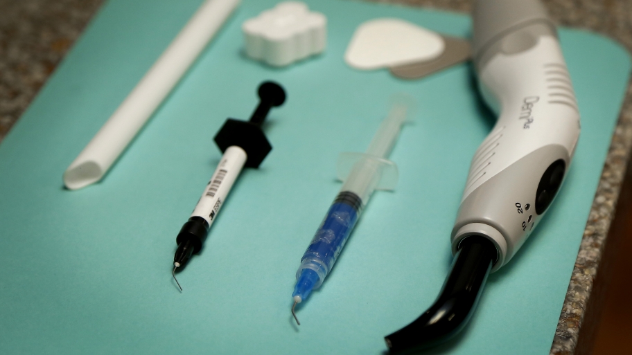 tools used for applying dental sealants