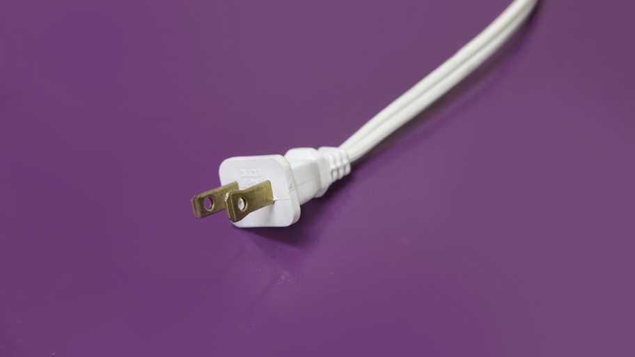 electrical cord with prongs