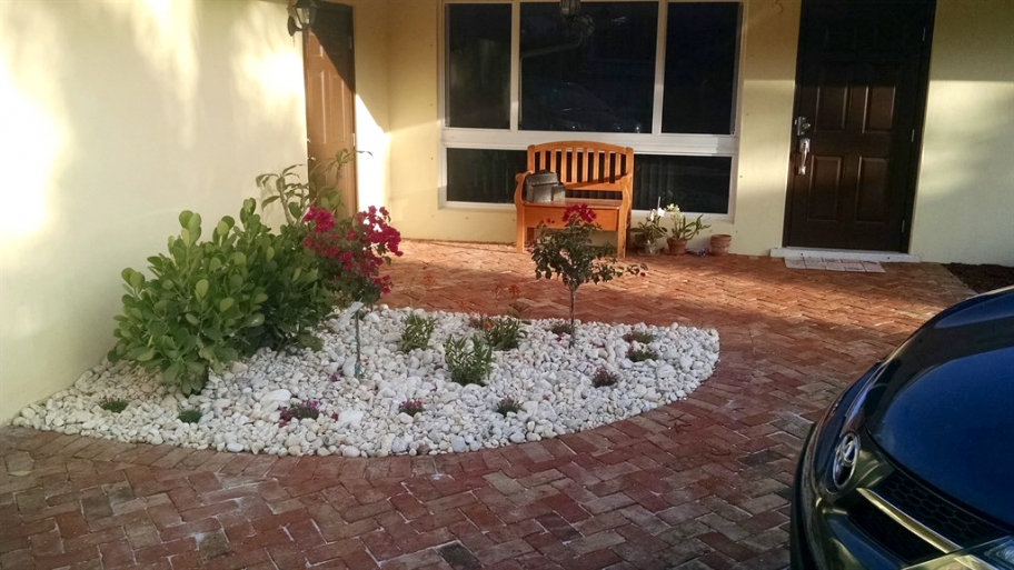 front walkway made of pavers