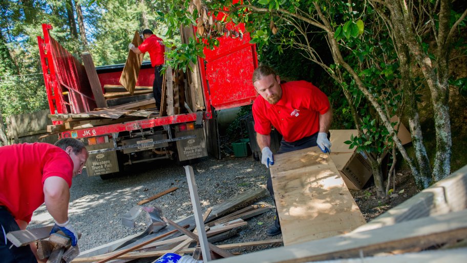 junk haulers remove construction debris