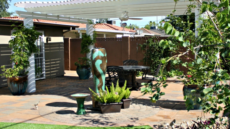 Outdoor landscaped patio