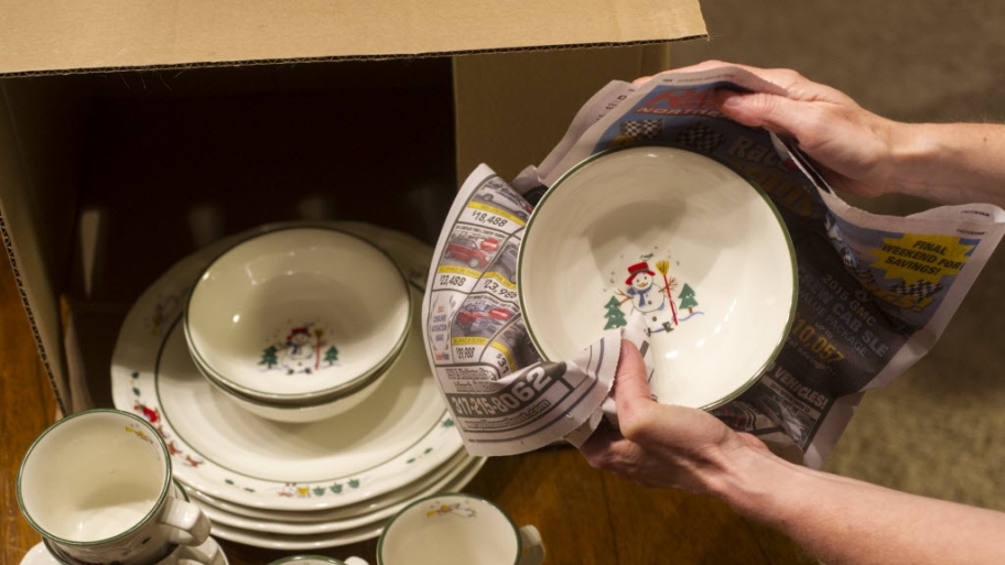 packing holiday dishes, christmas dishes