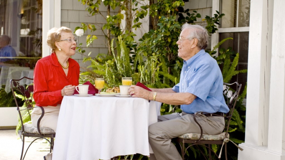 senior couple eat breakfast