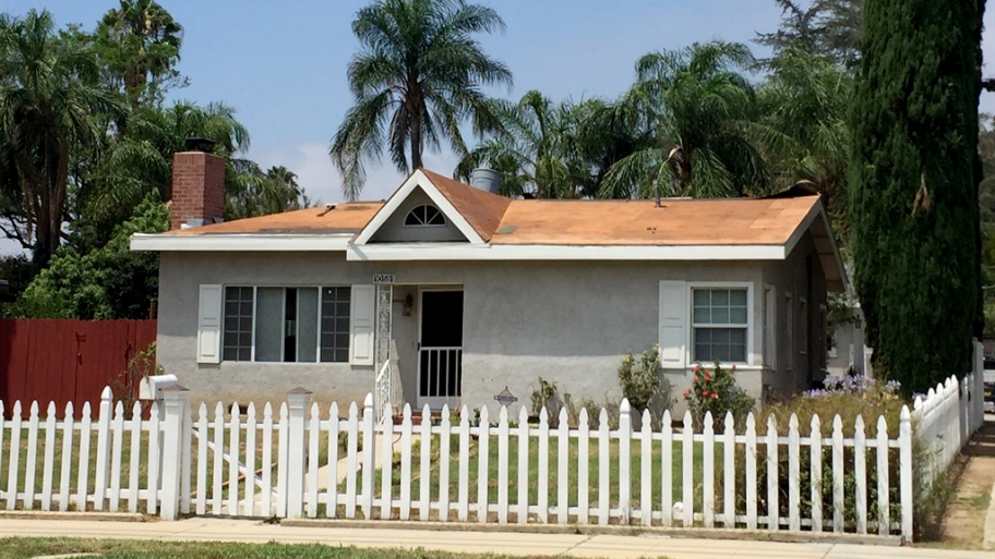 home under roofing construction