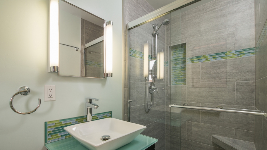 shower with bench and niche