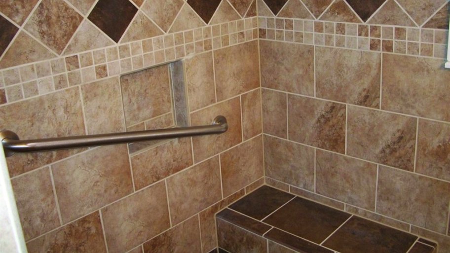 shower with grab bar and wall niche