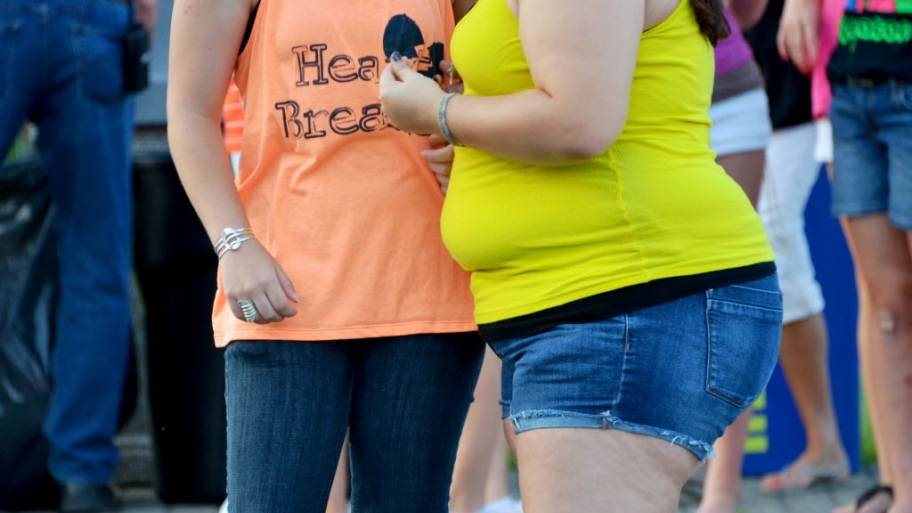 fat person, yellow shirt