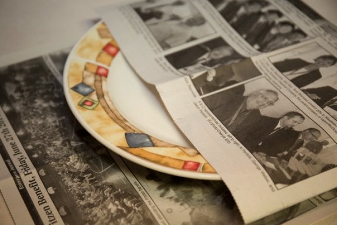 Wrapping dishes in newspaper