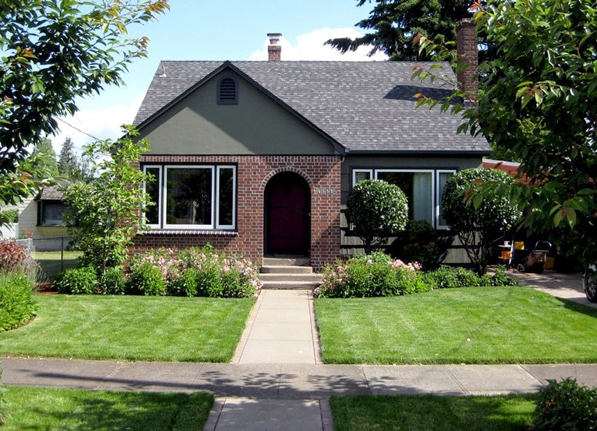 home exterior with neatly landscaped yard