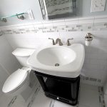 bathroom with neutral tile colors