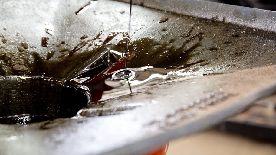 Changing engine oil