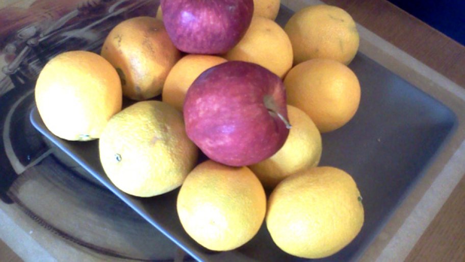 bowl of apples and oranges