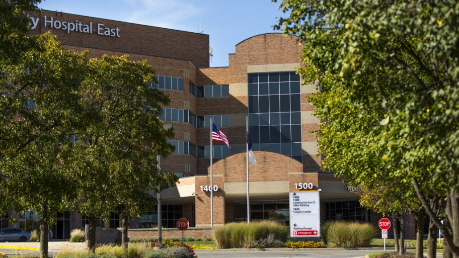 Hospital signage and building. (Photo by Eldon Lindsay)