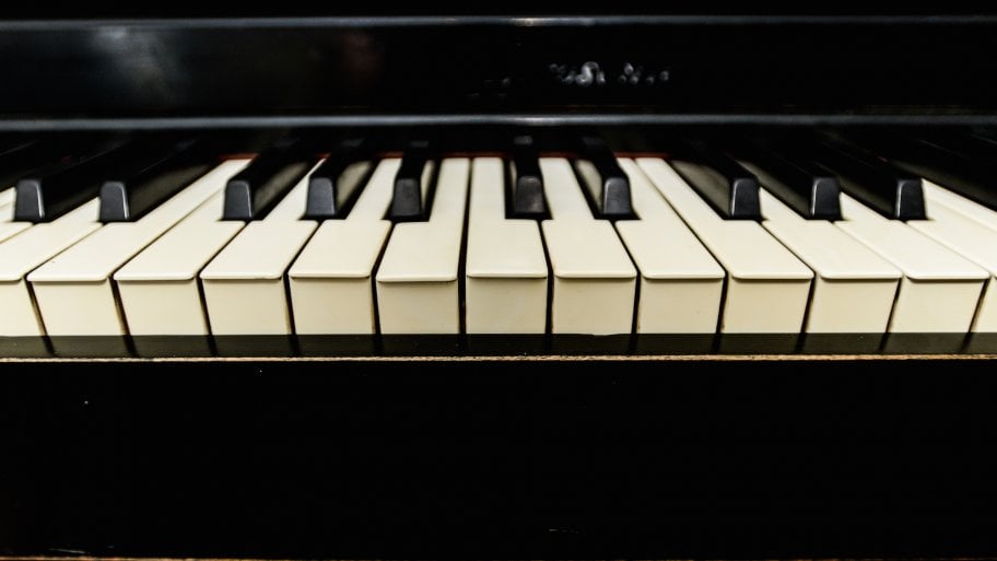piano keyboard